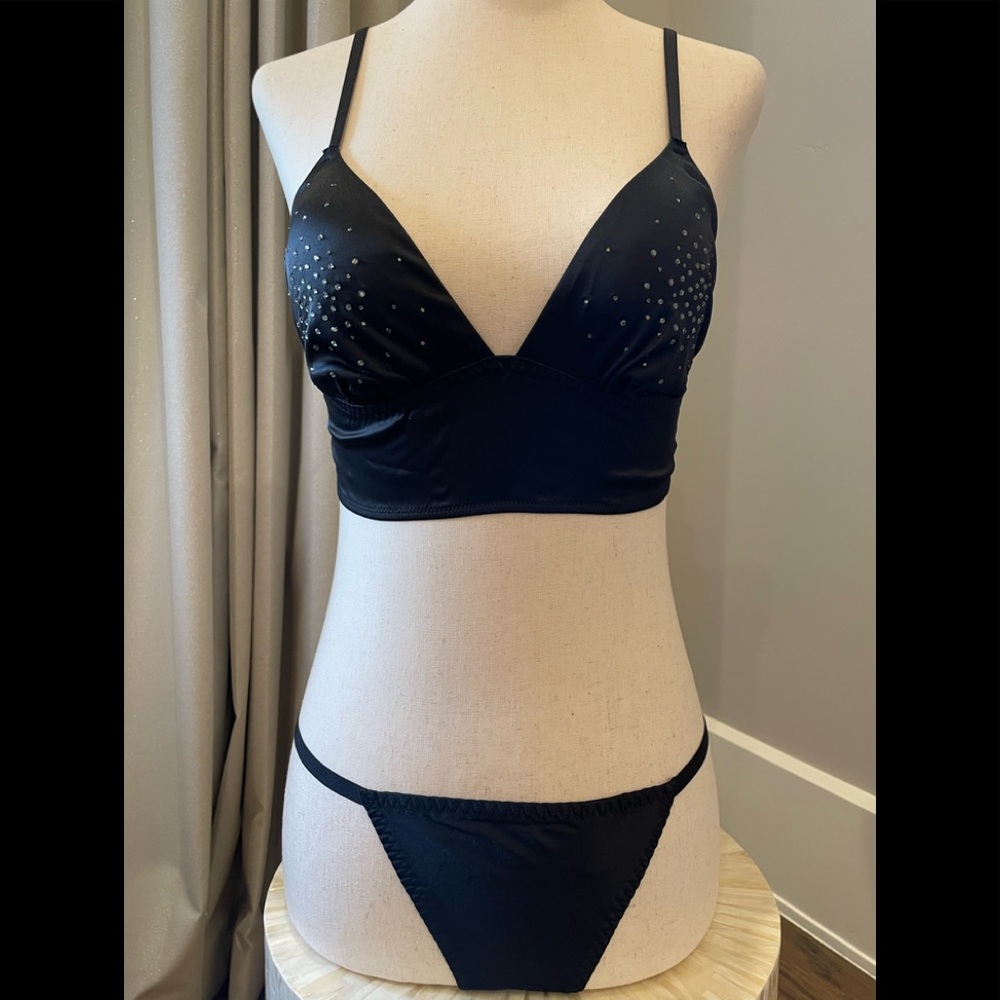 ❤️ SPARKLE, SPARKLE!!! AN EXQUISITE BLACK W/RHINESTONE BRALETTE & PANTY SET!